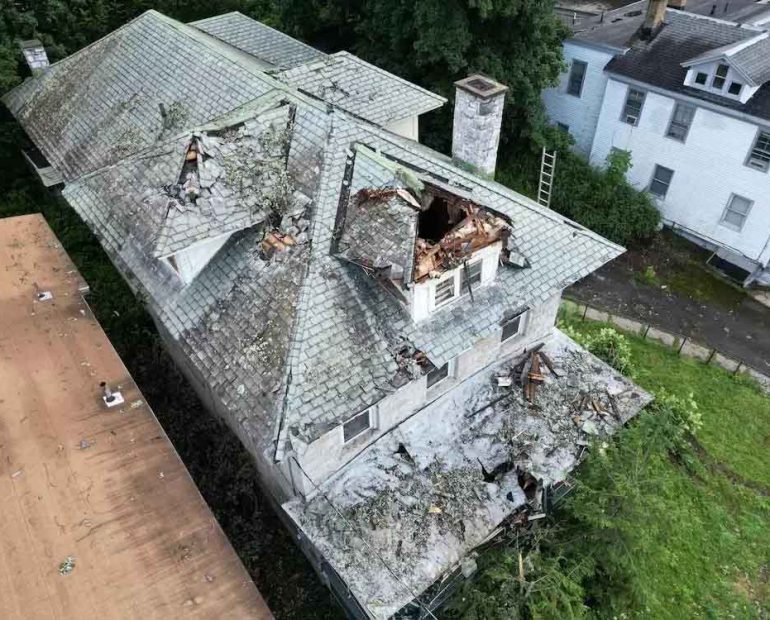 Best Types of Roofs for Tornadoes