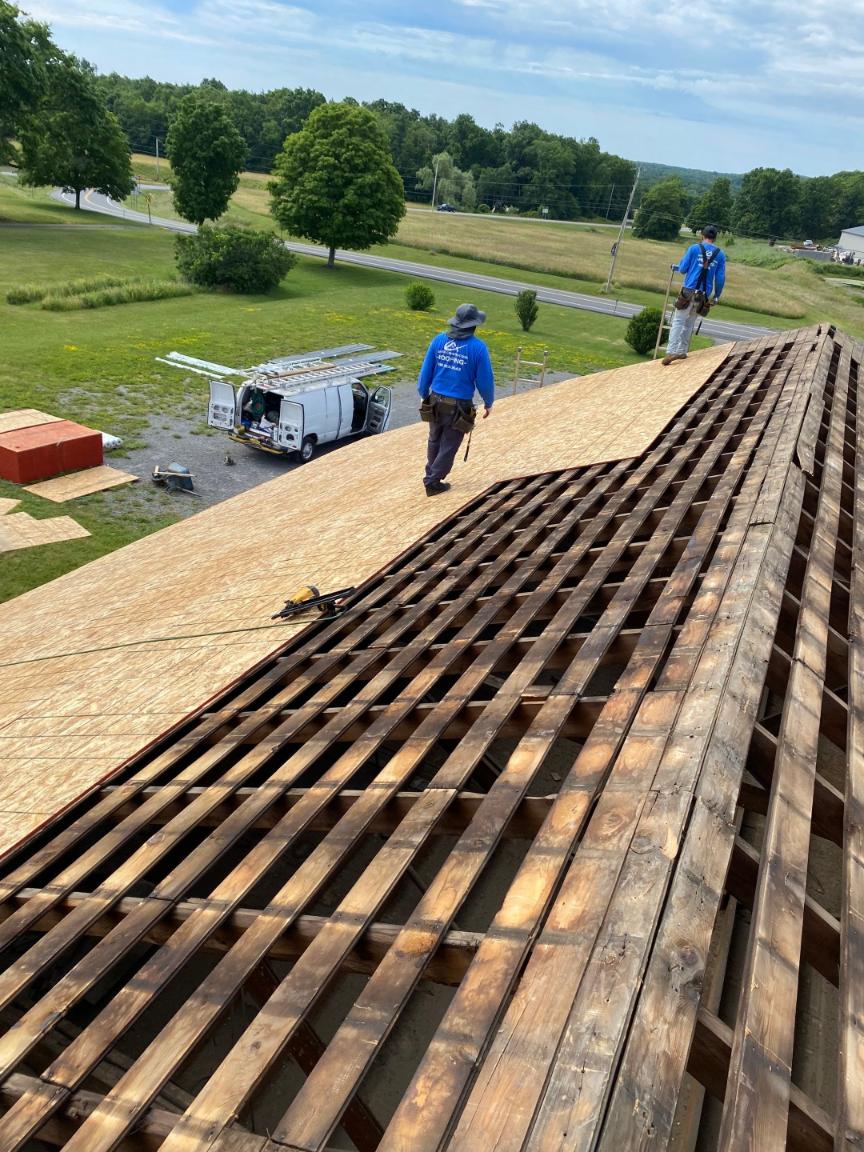 Roofing contractor working on a home in Nassau NY