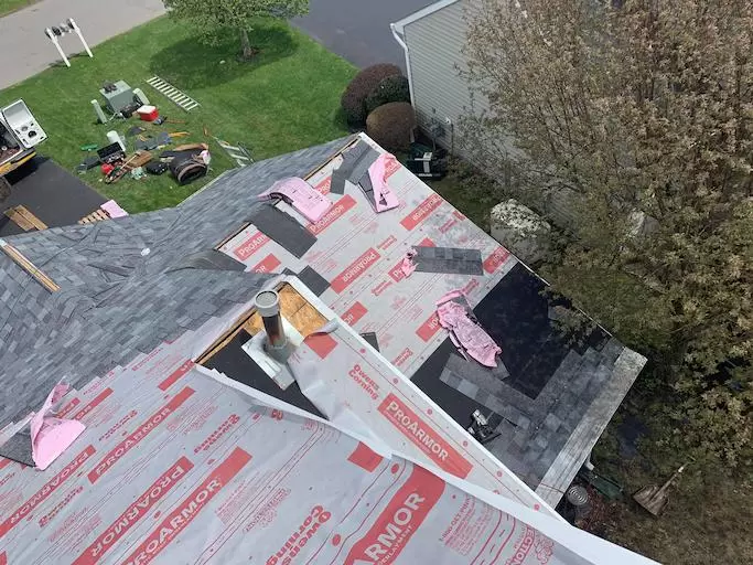 Roofing contractor in East Glenville