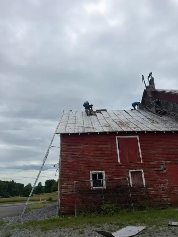 Siding contractor at work in Columbia County NY